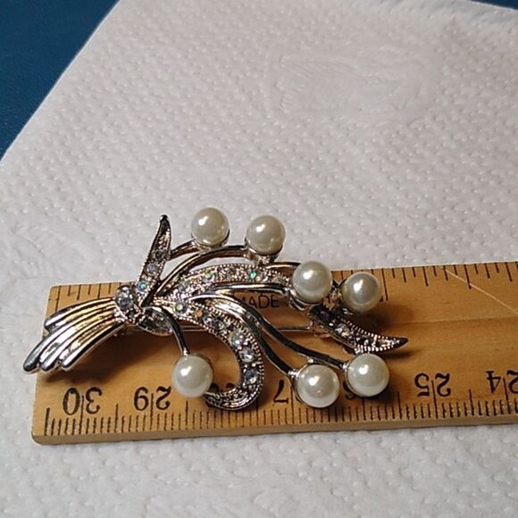 Elegant Silver and Faux Pearl Brooch Cottagecore Grandmacore - Picture 3 of 3